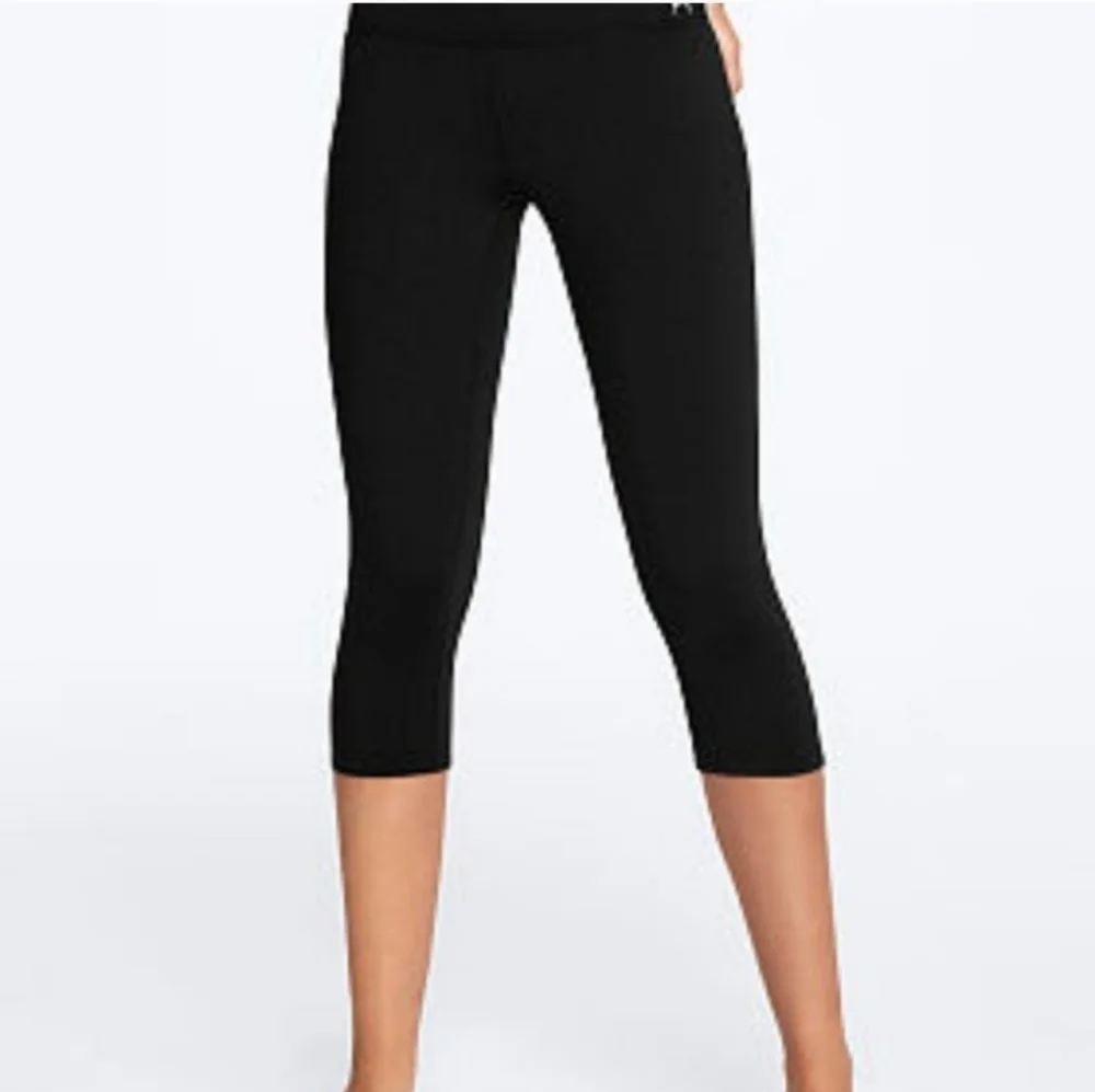 Victoria's Secret Women's Fold Over Crop Black Leggings Capris. Size S.
